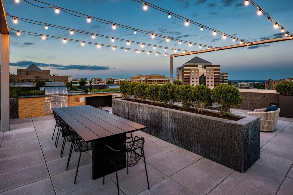 ארלינגטון Gorgeous 1 Bedroom At Clarendon With Gym And Rooftop מראה חיצוני תמונה